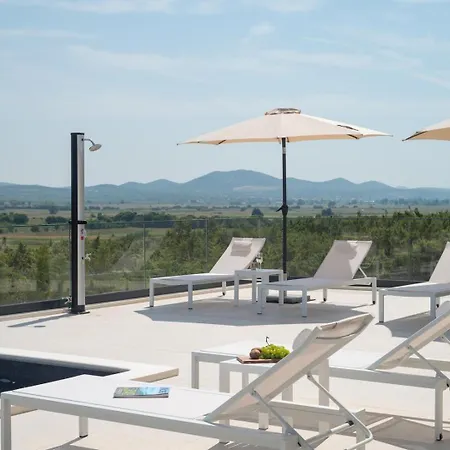 Luxury Terra & Aria Dalmatica Heated Pool Sauna & Jacuzzi Vila *