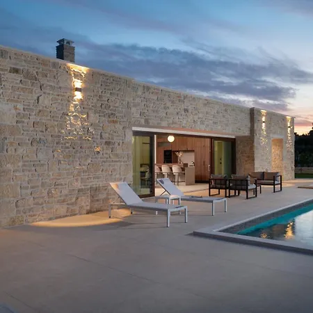 Willa Luxury Terra & Aria Dalmatica Heated Pool Sauna & Jacuzzi *