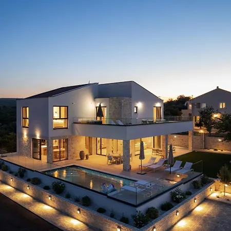Luxury Terra & Aria Dalmatica Heated Pool Sauna & Jacuzzi