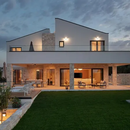 Luxury Terra & Aria Dalmatica Heated Pool Sauna & Jacuzzi Villa *