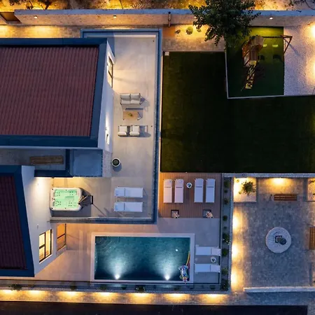 Luxury Terra & Aria Dalmatica Heated Pool Sauna & Jacuzzi *