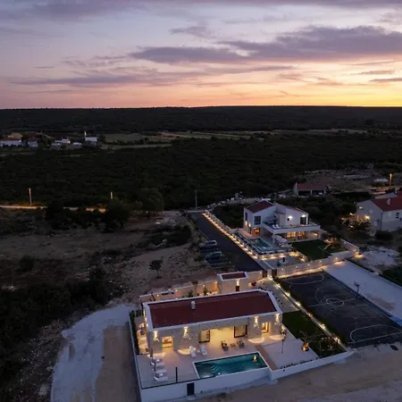 Luxury Terra & Aria Dalmatica Heated Pool Sauna & Jacuzzi Villa Sikovo