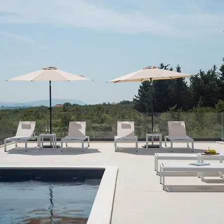 Luxury Terra & Aria Dalmatica Heated Pool Sauna & Jacuzzi Sikovo