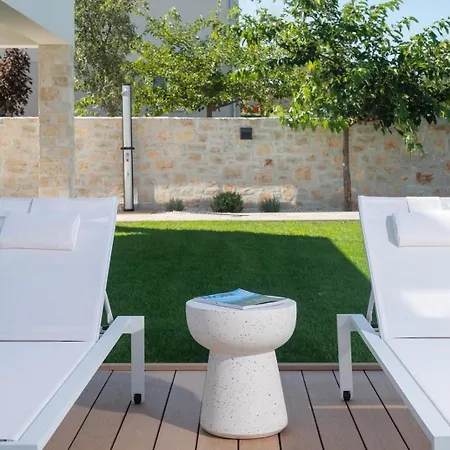 Luxury Terra & Aria Dalmatica Heated Pool Sauna & Jacuzzi *