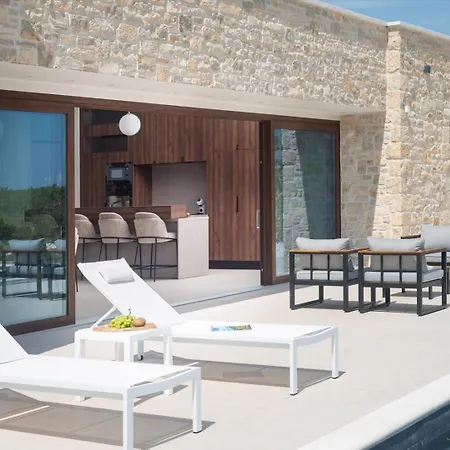 Luxury Terra & Aria Dalmatica Heated Pool Sauna & Jacuzzi
