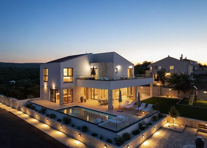 Luxury Terra & Aria Dalmatica Heated Pool Sauna & Jacuzzi