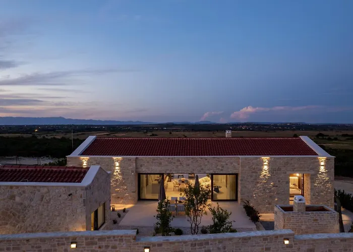 Luxury Terra & Aria Dalmatica Heated Pool Sauna & Jacuzzi Villa