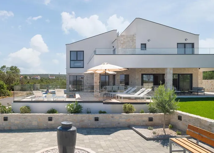 Luxury Terra & Aria Dalmatica Heated Pool Sauna & Jacuzzi *