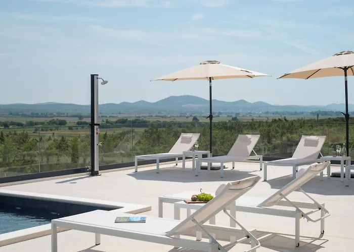 Luxury Terra & Aria Dalmatica Heated Pool Sauna & Jacuzzi Villa *