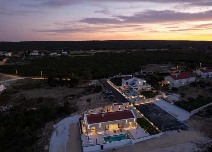 Luxury Terra & Aria Dalmatica Heated Pool Sauna & Jacuzzi Villa Sikovo