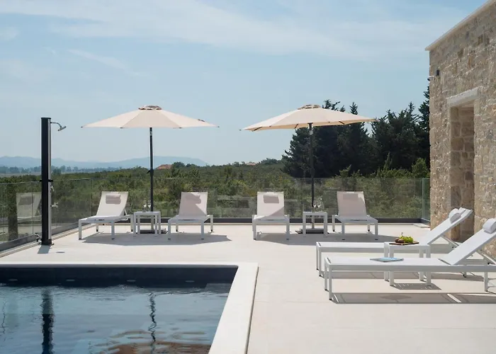 Luxury Terra & Aria Dalmatica Heated Pool Sauna & Jacuzzi Sikovo