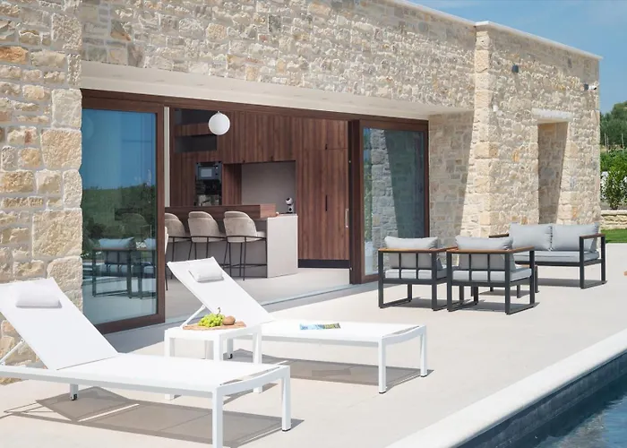 Luxury Terra & Aria Dalmatica Heated Pool Sauna & Jacuzzi